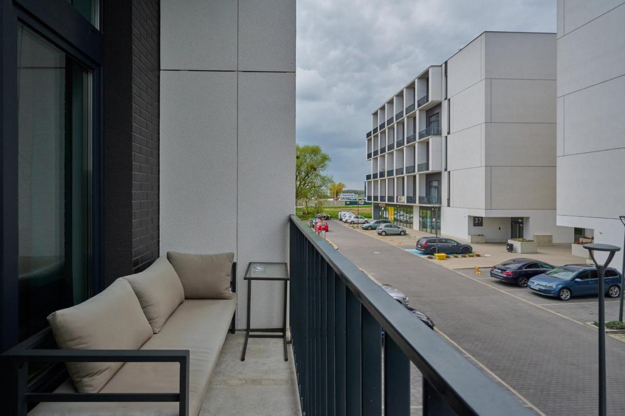 Mezzanine Studio Apartments Zarembowicza Wroclaw Airport By Renters Exteriér fotografie